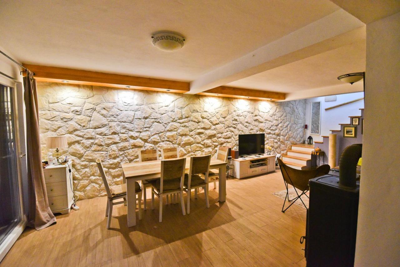 Holiday Home Taras Smilcic Ngoại thất bức ảnh