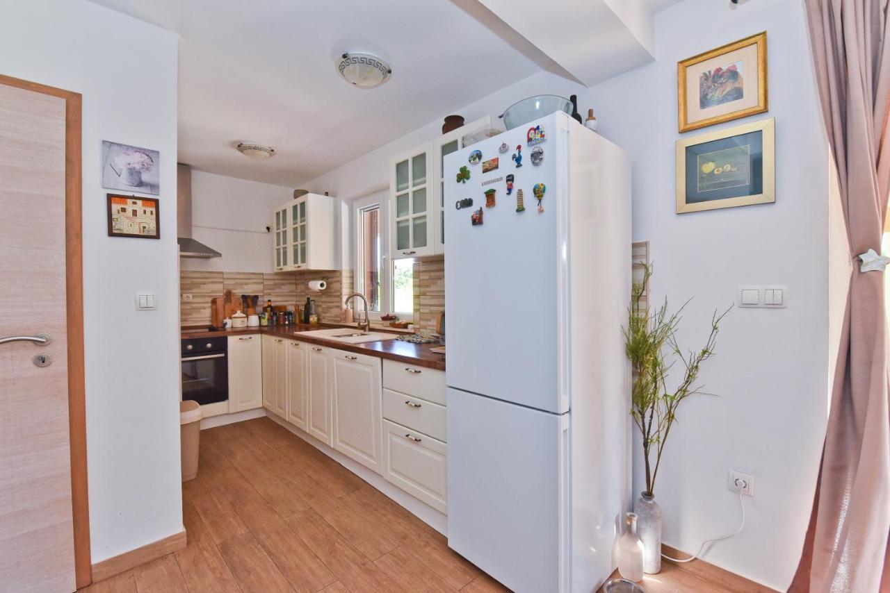 Holiday Home Taras Smilcic Ngoại thất bức ảnh