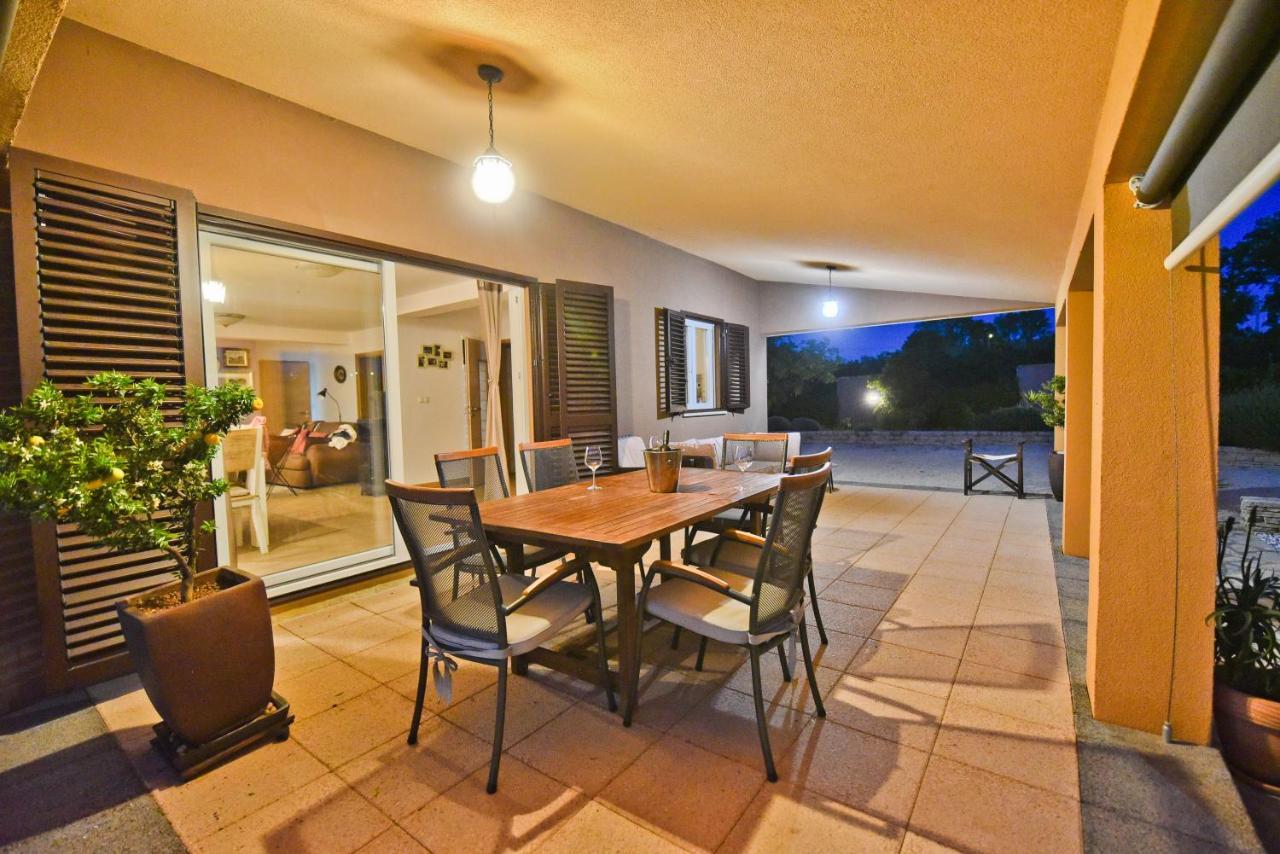 Holiday Home Taras Smilcic Ngoại thất bức ảnh