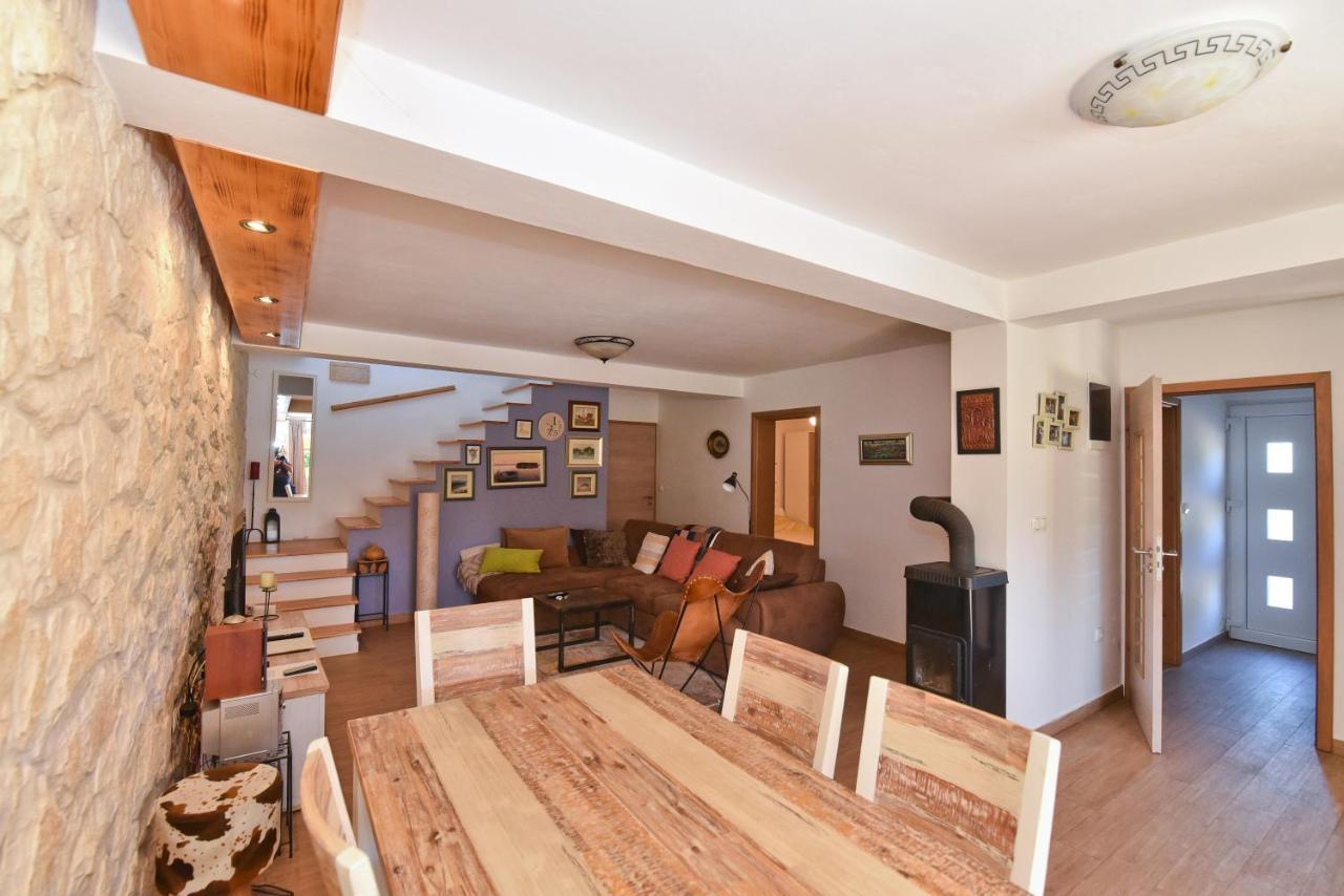 Holiday Home Taras Smilcic Ngoại thất bức ảnh