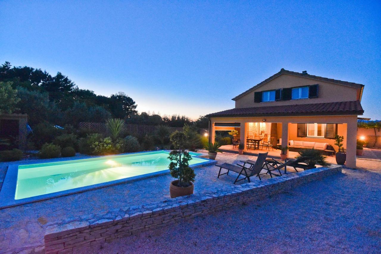 Holiday Home Taras Smilcic Ngoại thất bức ảnh