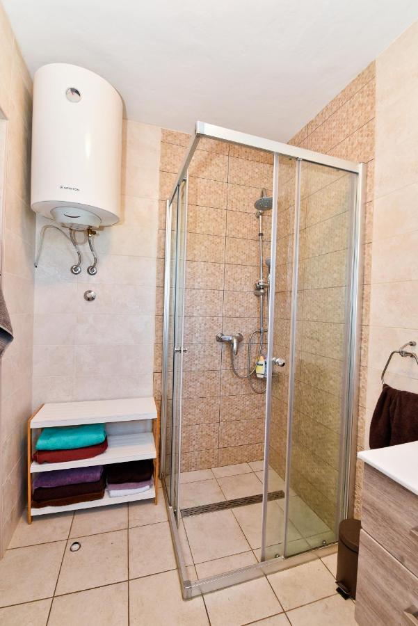 Holiday Home Taras Smilcic Ngoại thất bức ảnh