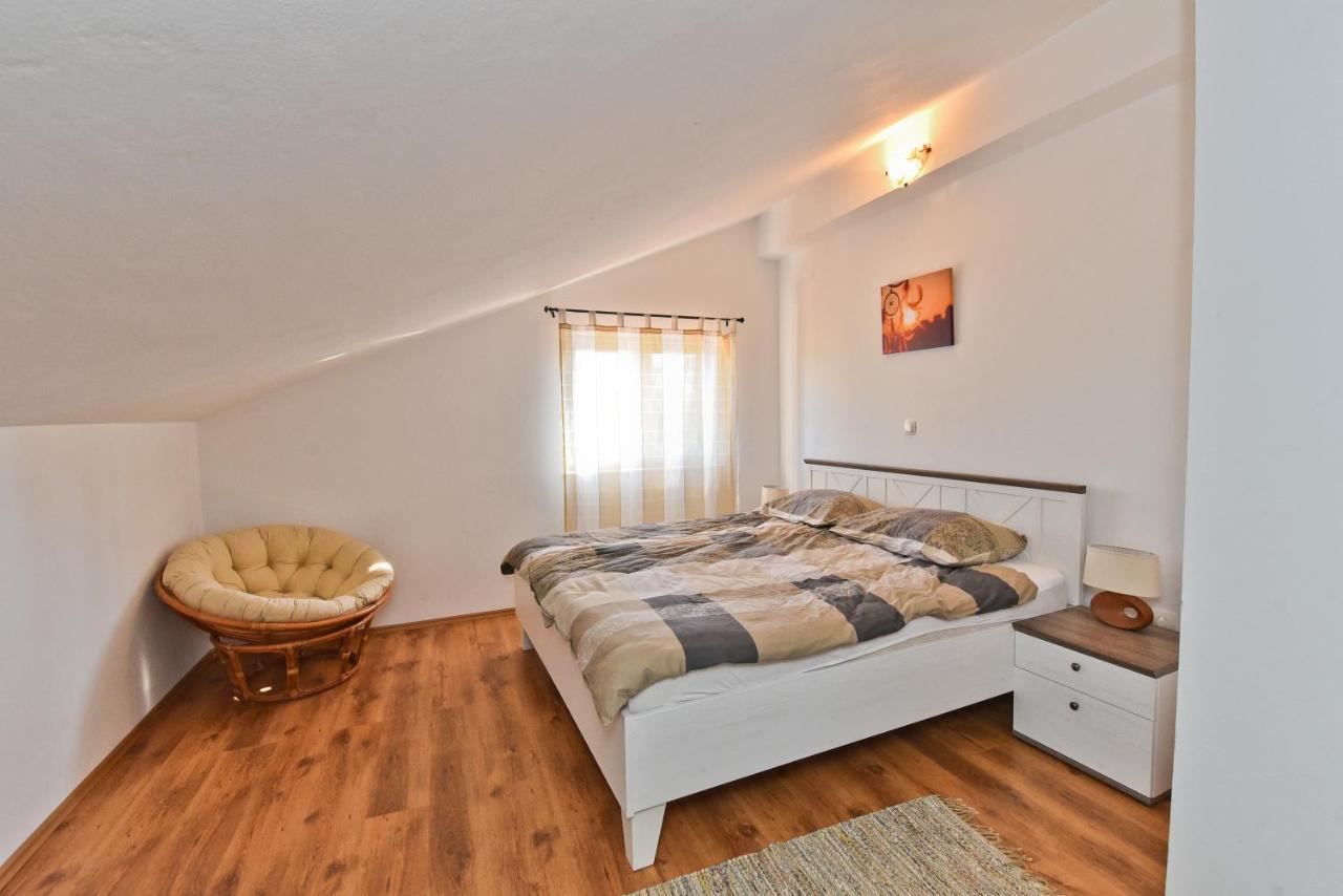 Holiday Home Taras Smilcic Ngoại thất bức ảnh