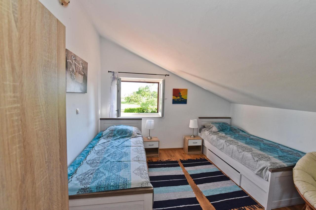 Holiday Home Taras Smilcic Ngoại thất bức ảnh