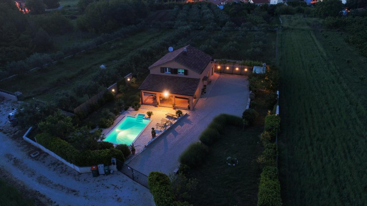 Holiday Home Taras Smilcic Ngoại thất bức ảnh